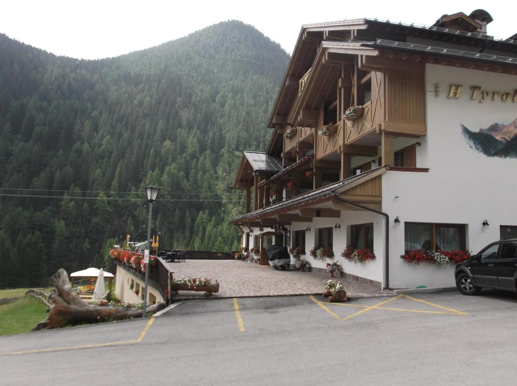 Hotel Tyrolia Malga Ciapela Exterior photo